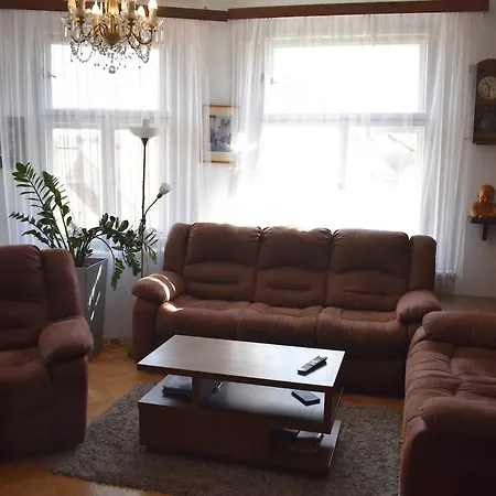 Amazing In Center For Great Price *